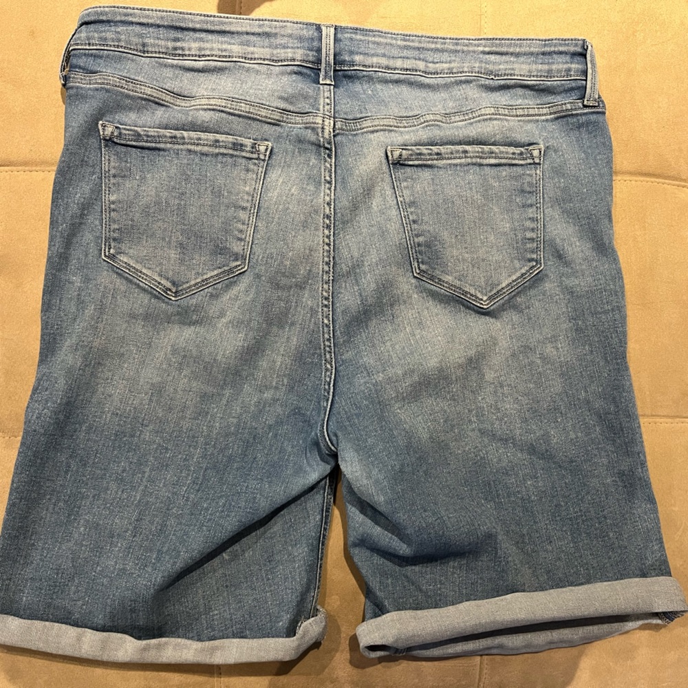 Stretch Bermuda shorts - Picture 2 of 6